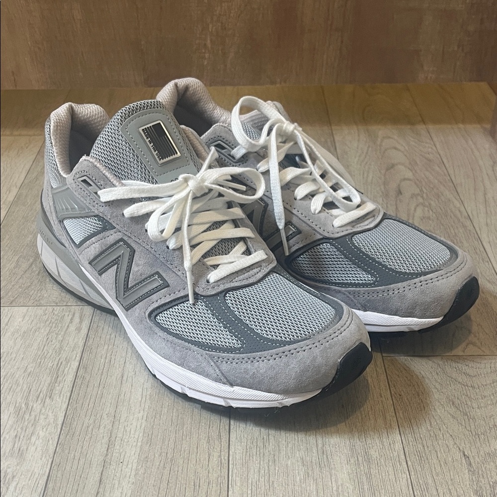 New Balance Men's 990v5 Gray and White Sneakers SZ 9 1/2